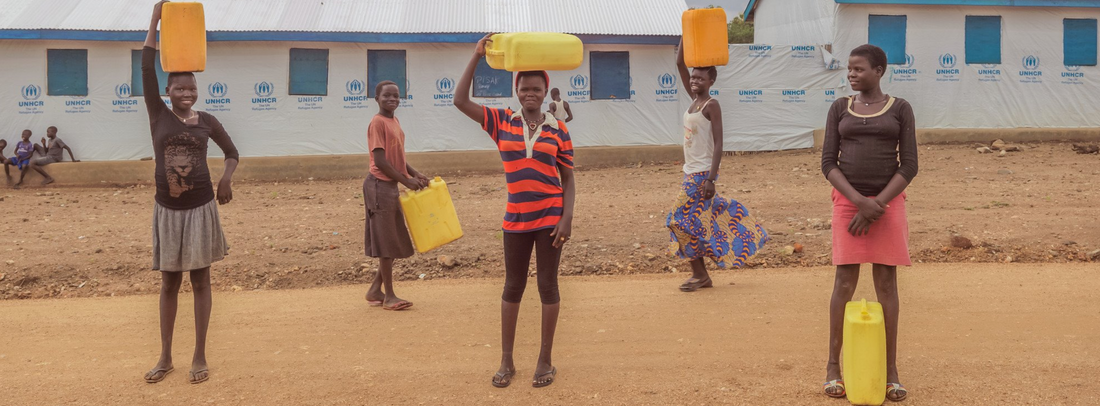 Flüchtlingsmädchen in Uganda mit Ruby Cup