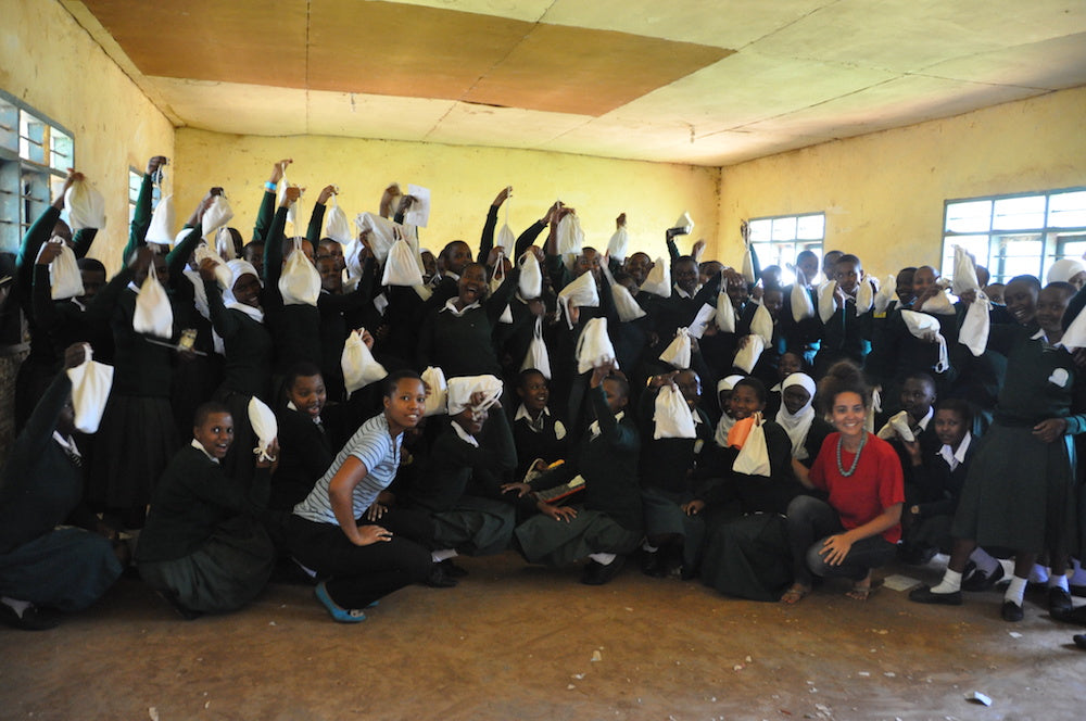Wie Ruby Cup Mädchen in Afrika hilft, in die Schule zu gehen.